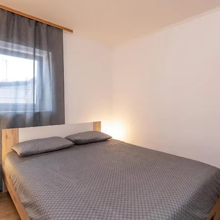 Penzion Viktorija House With
