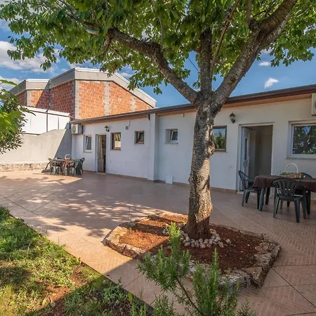 Viktorija House With Penzion 3*