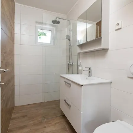 Viktorija House With Penzion 3*