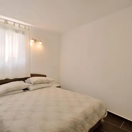 Viktorija House With 3*