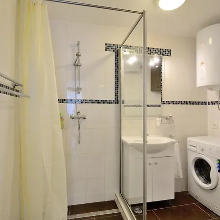 Penzion Viktorija House With