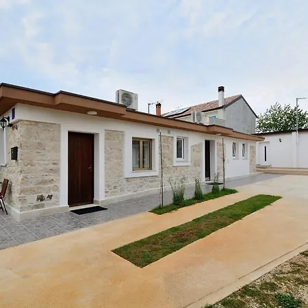 Viktorija House With Penzion Umag