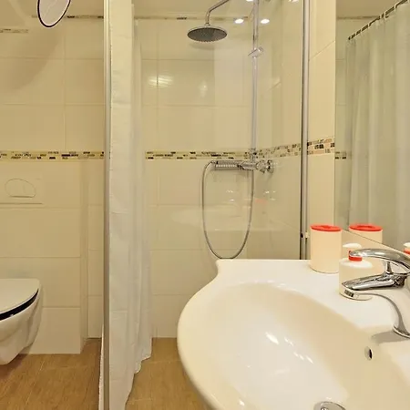 Penzion Viktorija House With
